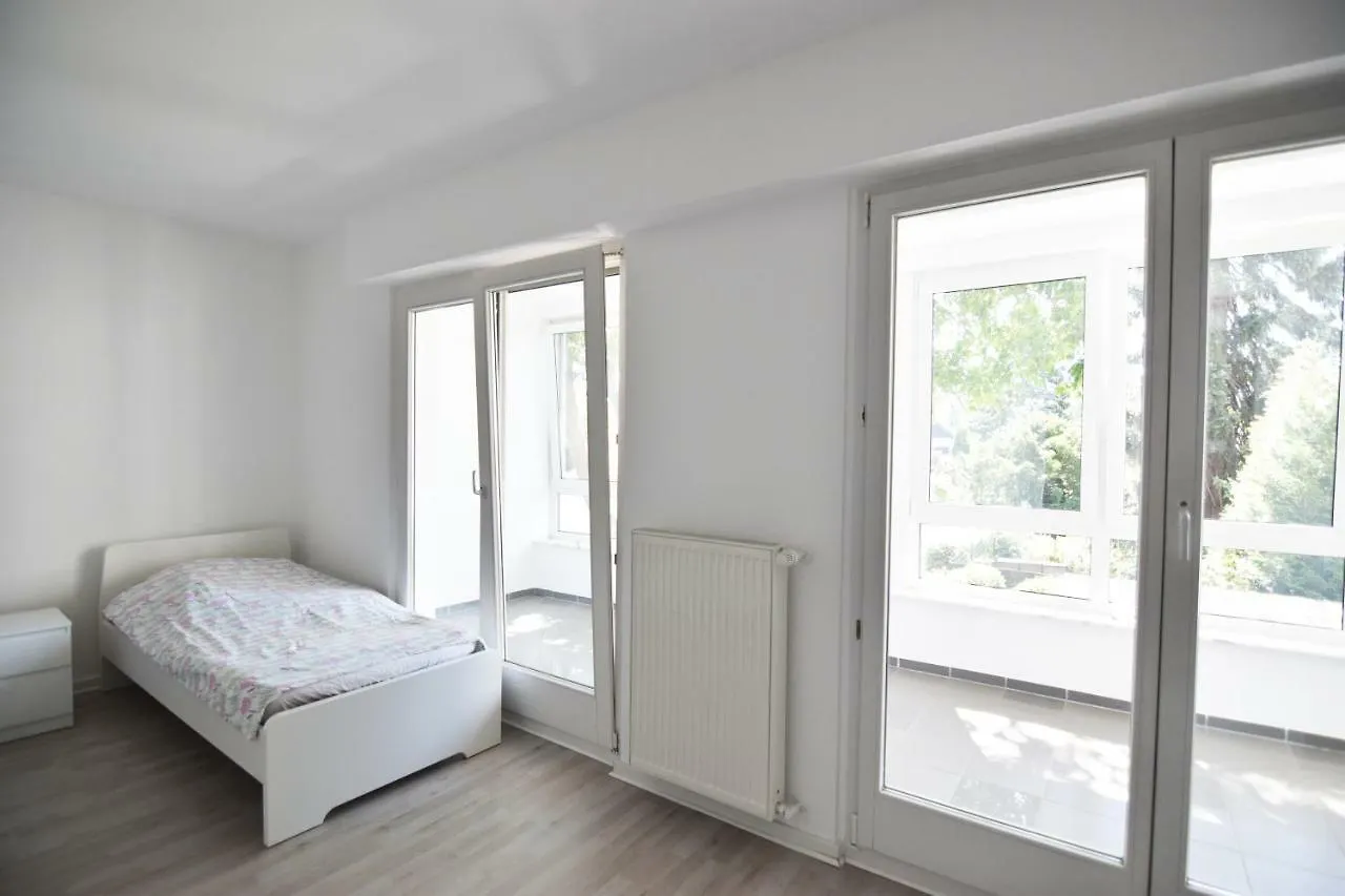 Zeitwohnen Im Schonem Haus Mit Grosser Terrasse In Koln-Rath