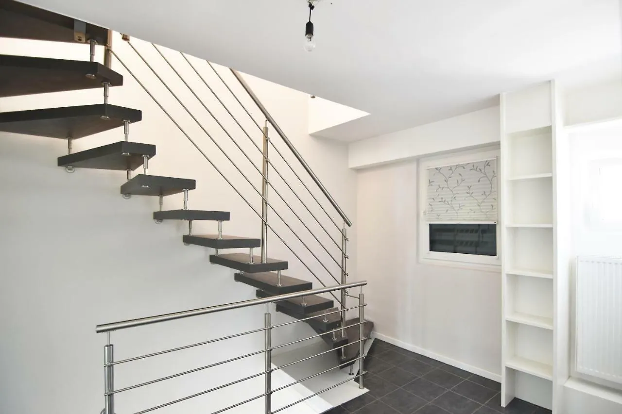 Casa de Férias Zeitwohnen Im Schonem Haus Mit Grosser Terrasse In Koln-Rath