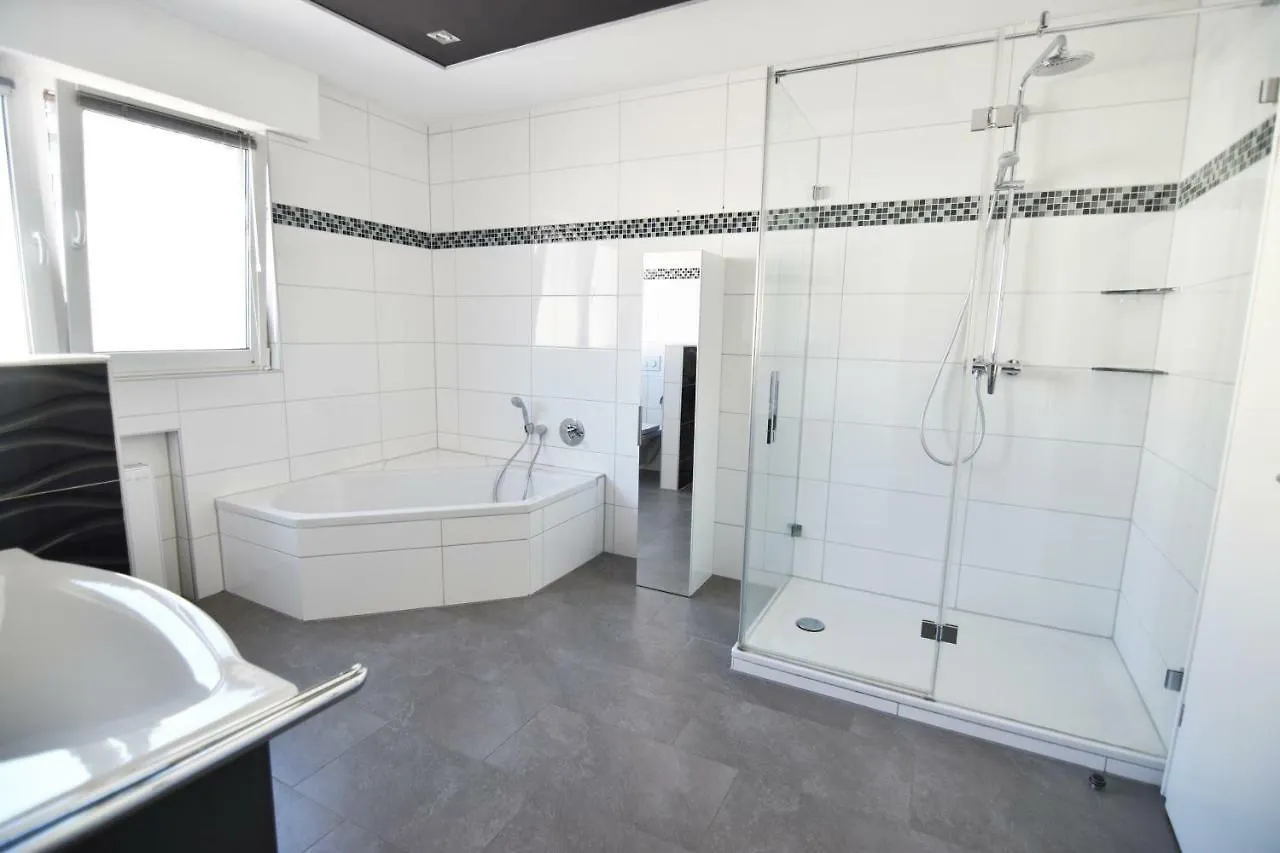 Zeitwohnen Im Schonem Haus Mit Grosser Terrasse In Koln-Rath Alemanha