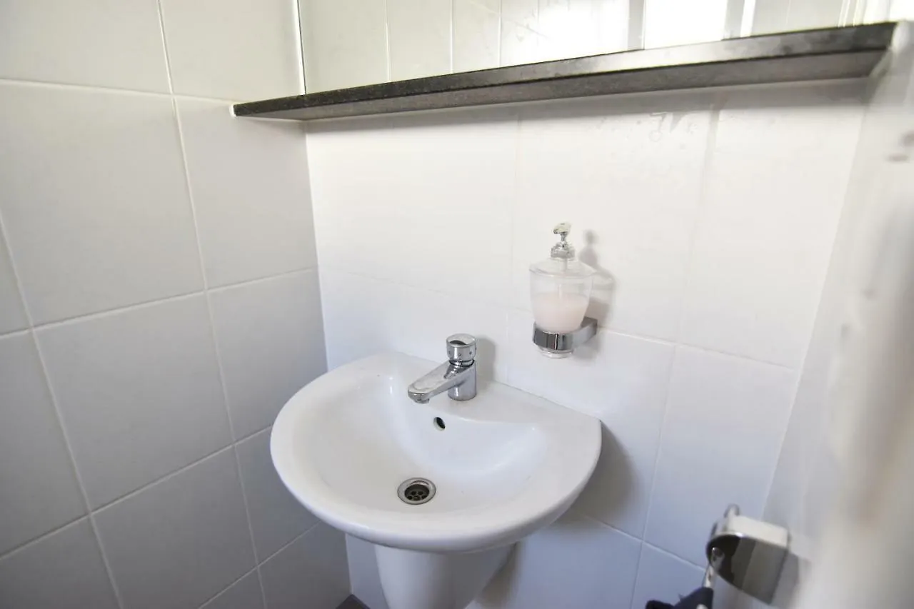 Zeitwohnen Im Schonem Haus Mit Grosser Terrasse In Koln-Rath 0*, Colónia Alemanha